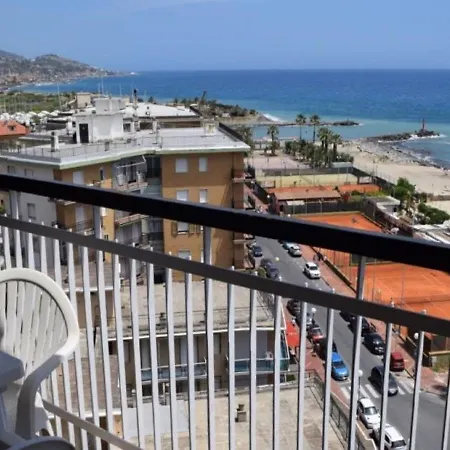 Sea-view In Near Vittoria Beach شقة *